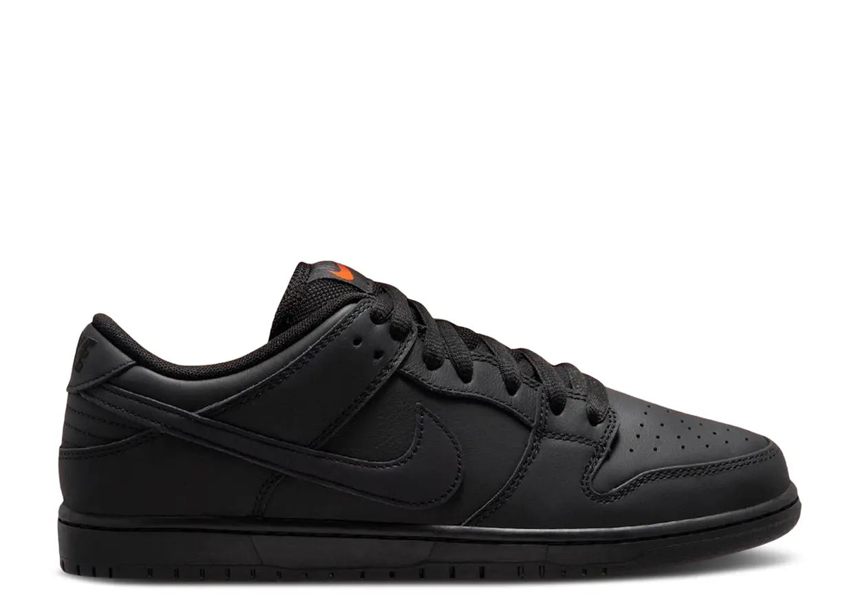 Nike Dunk SB "Triple Black"